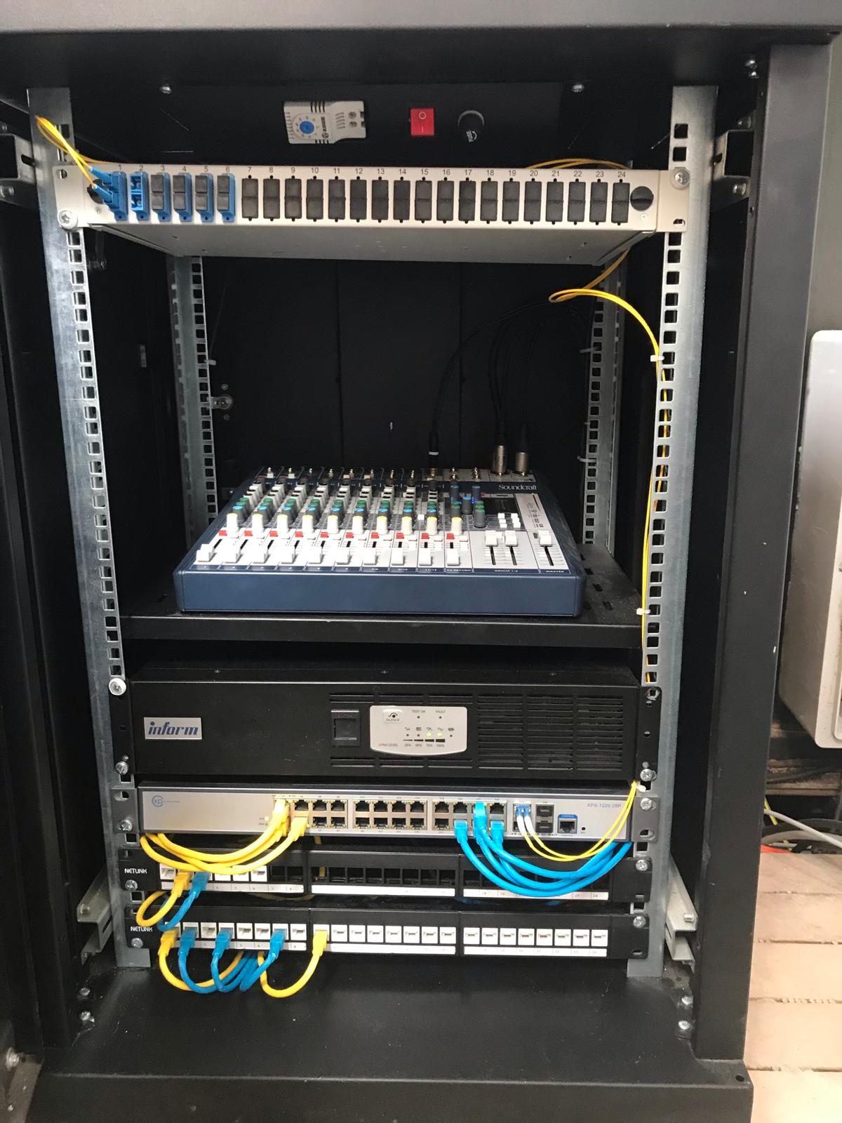 Soundcraft mixer rack
