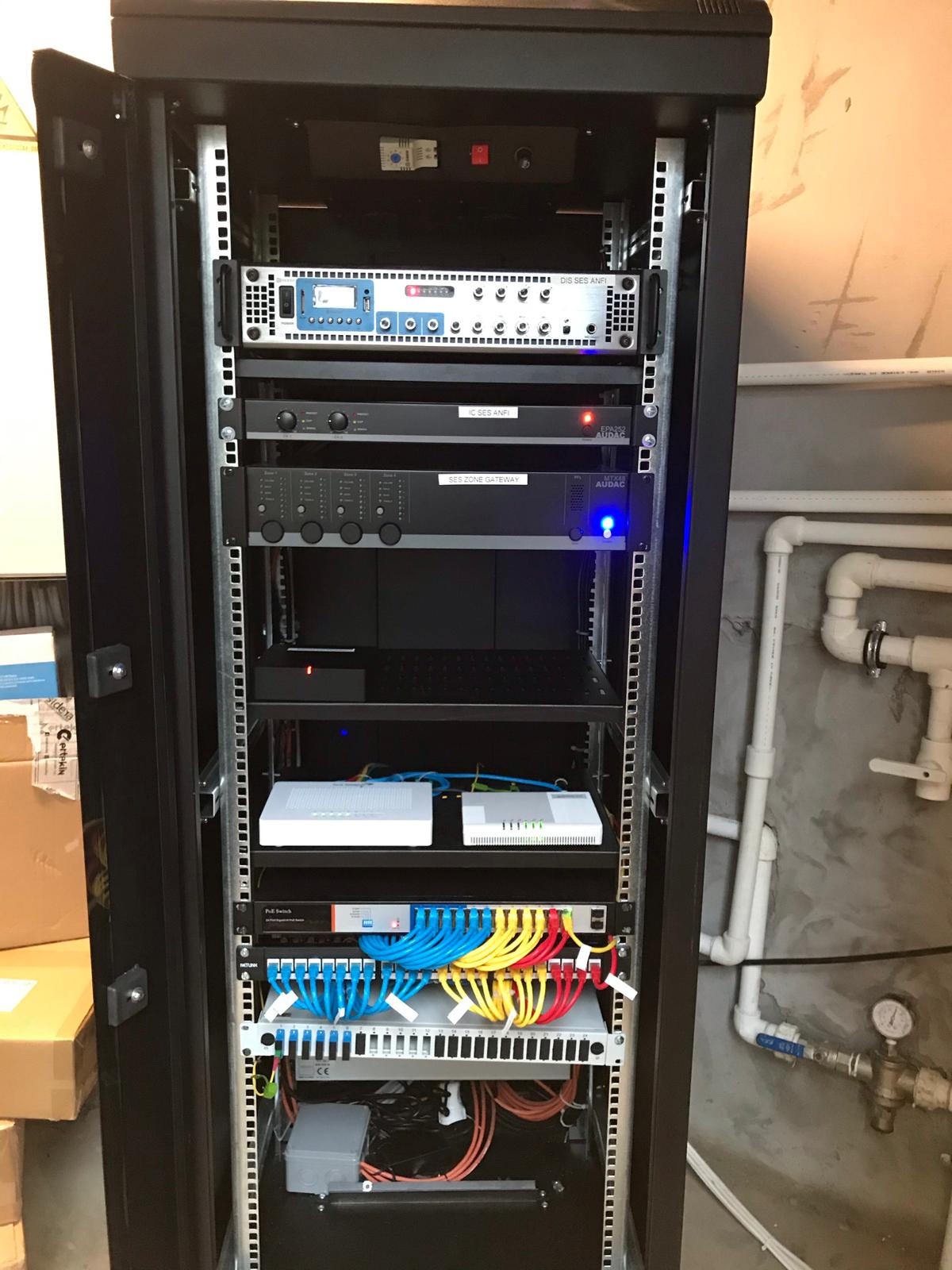 Multi-zone amplifier rack